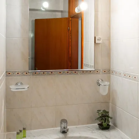 Saraj Отель