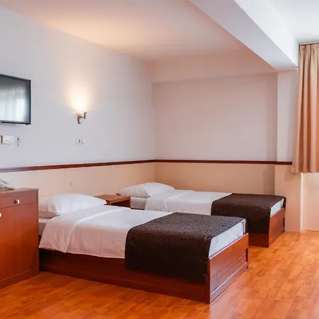 Hotell Saraj 3*