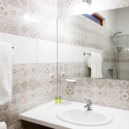 Saraj Hotel